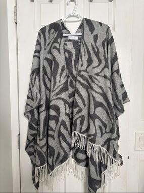 Gray Zebra-Pattern Fringe Poncho Shrug